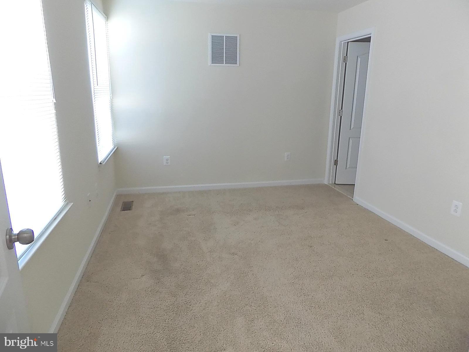 OXFORD SQUARE - Residential Lease