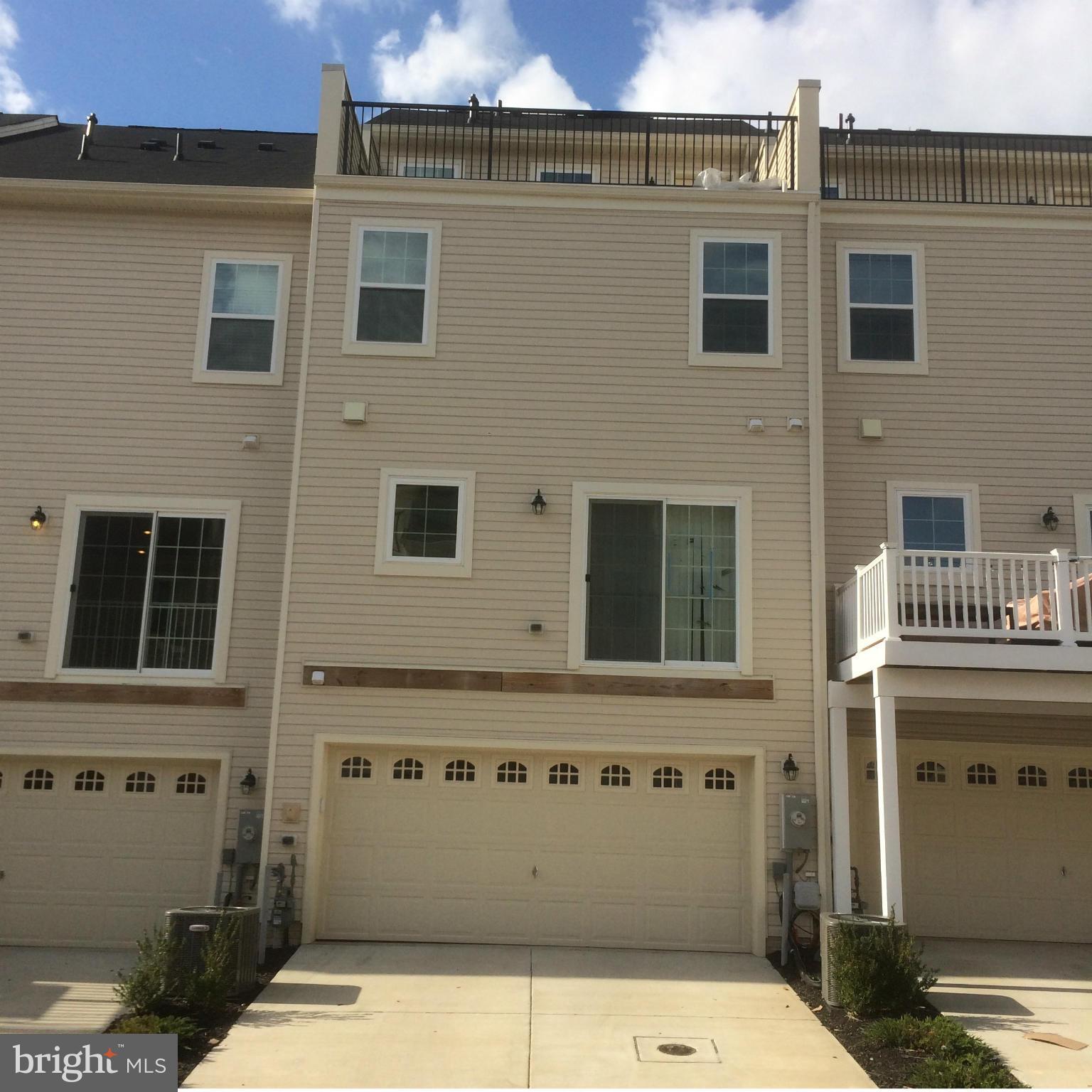 OXFORD SQUARE - Residential Lease