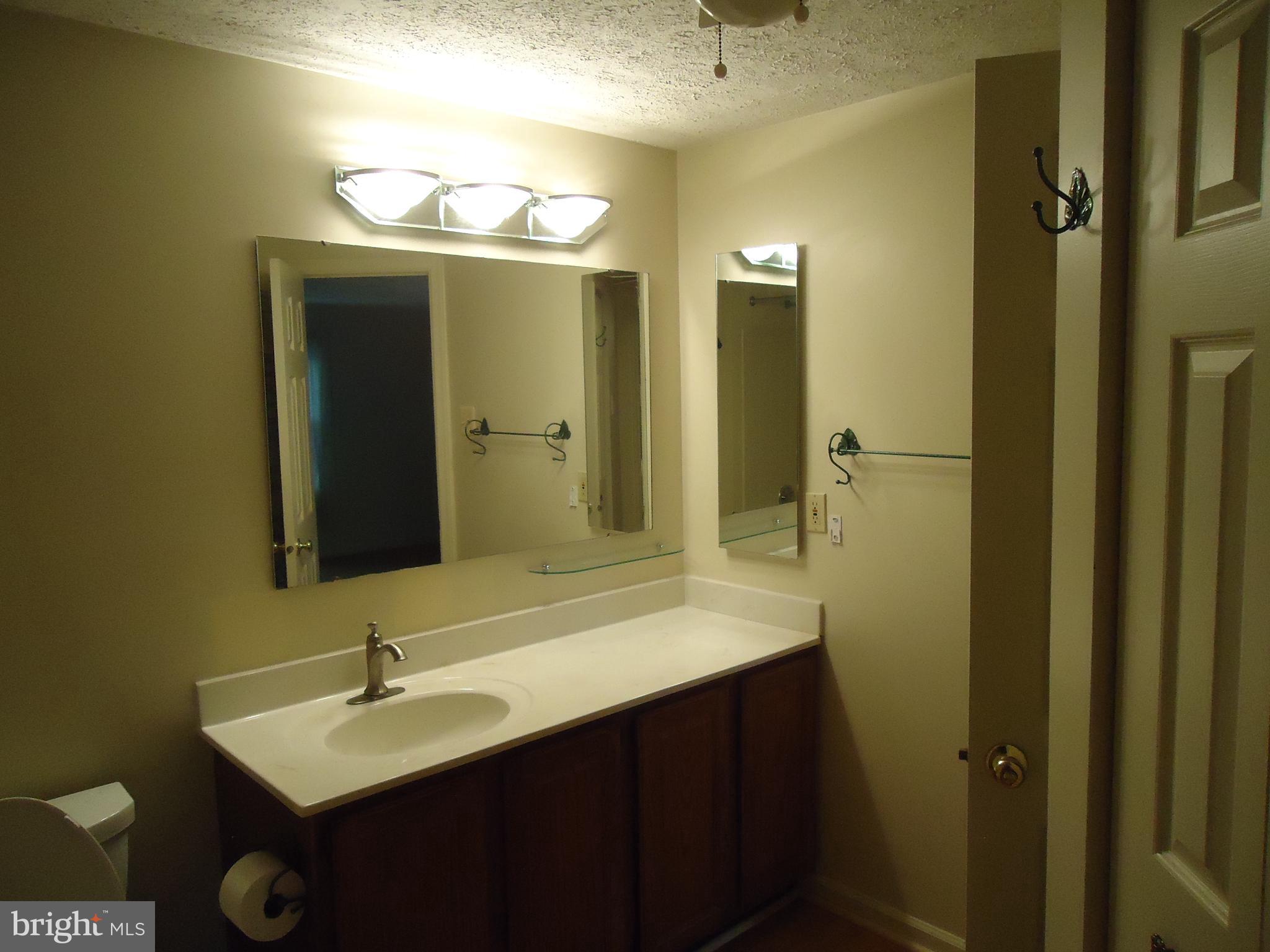 LAUREL WOODS - Residential Lease