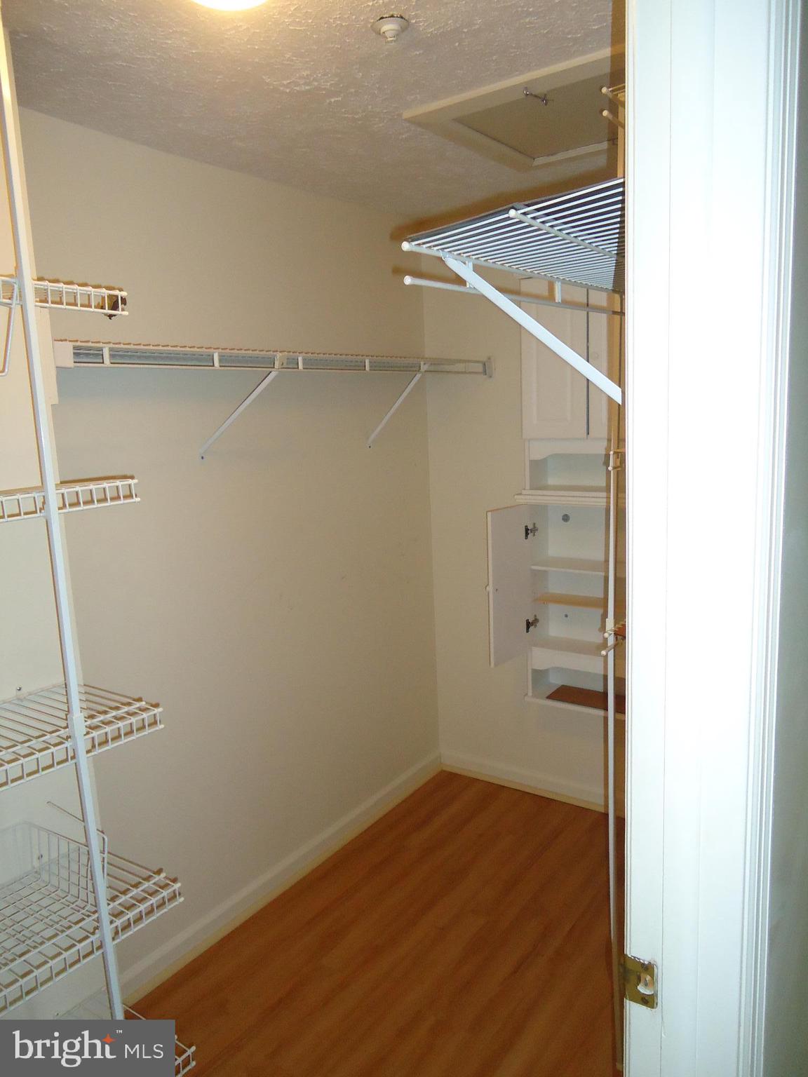 LAUREL WOODS - Residential Lease