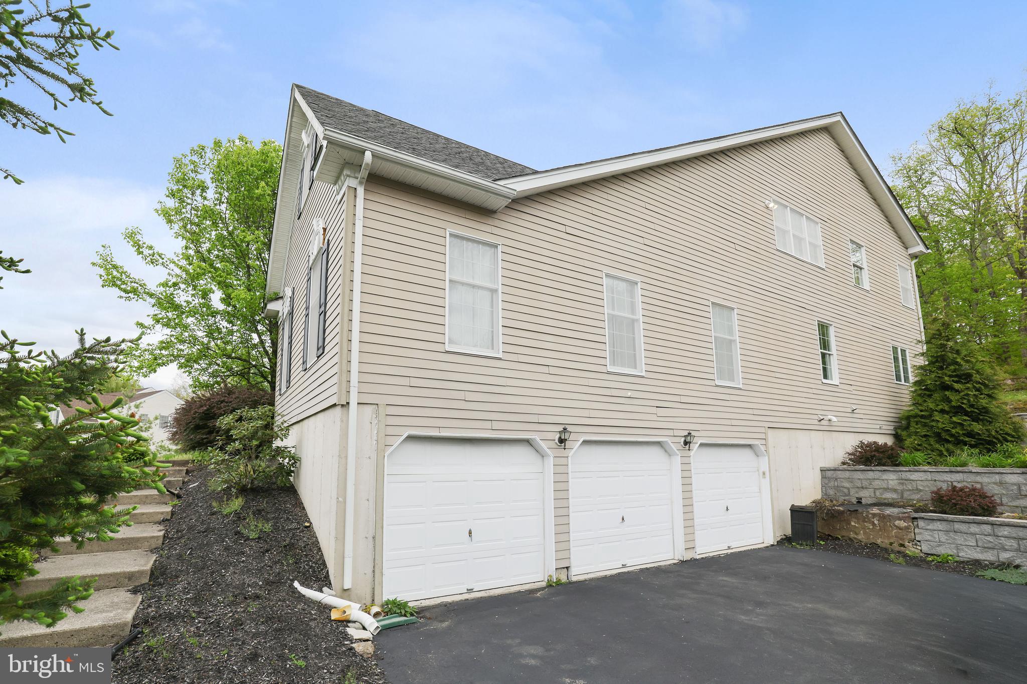 258 RISING MEADOW WAY