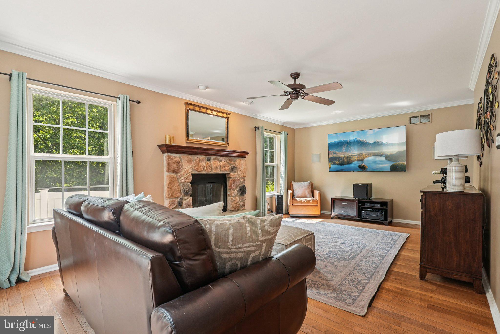 LONGSHORE ESTS - Residential