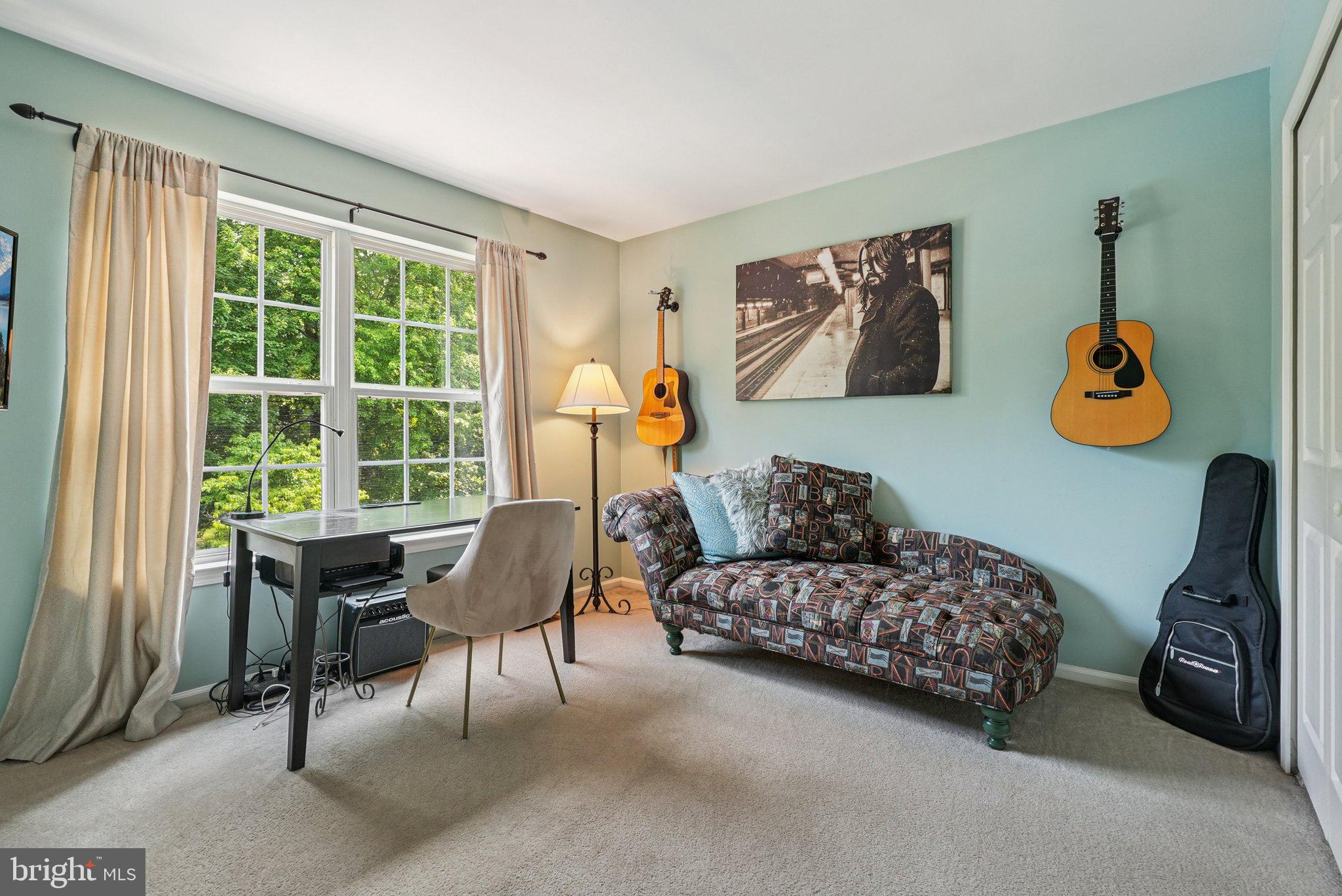 LONGSHORE ESTS - Residential