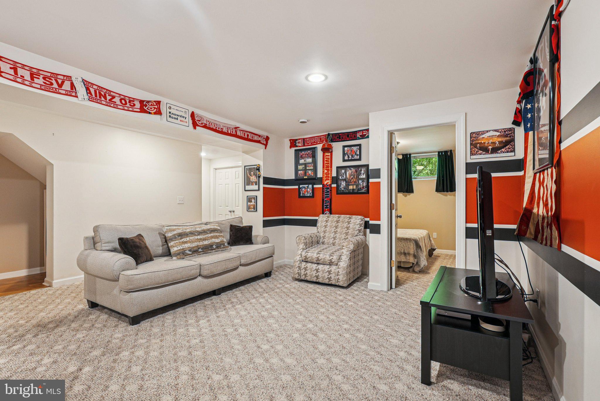 LONGSHORE ESTS - Residential