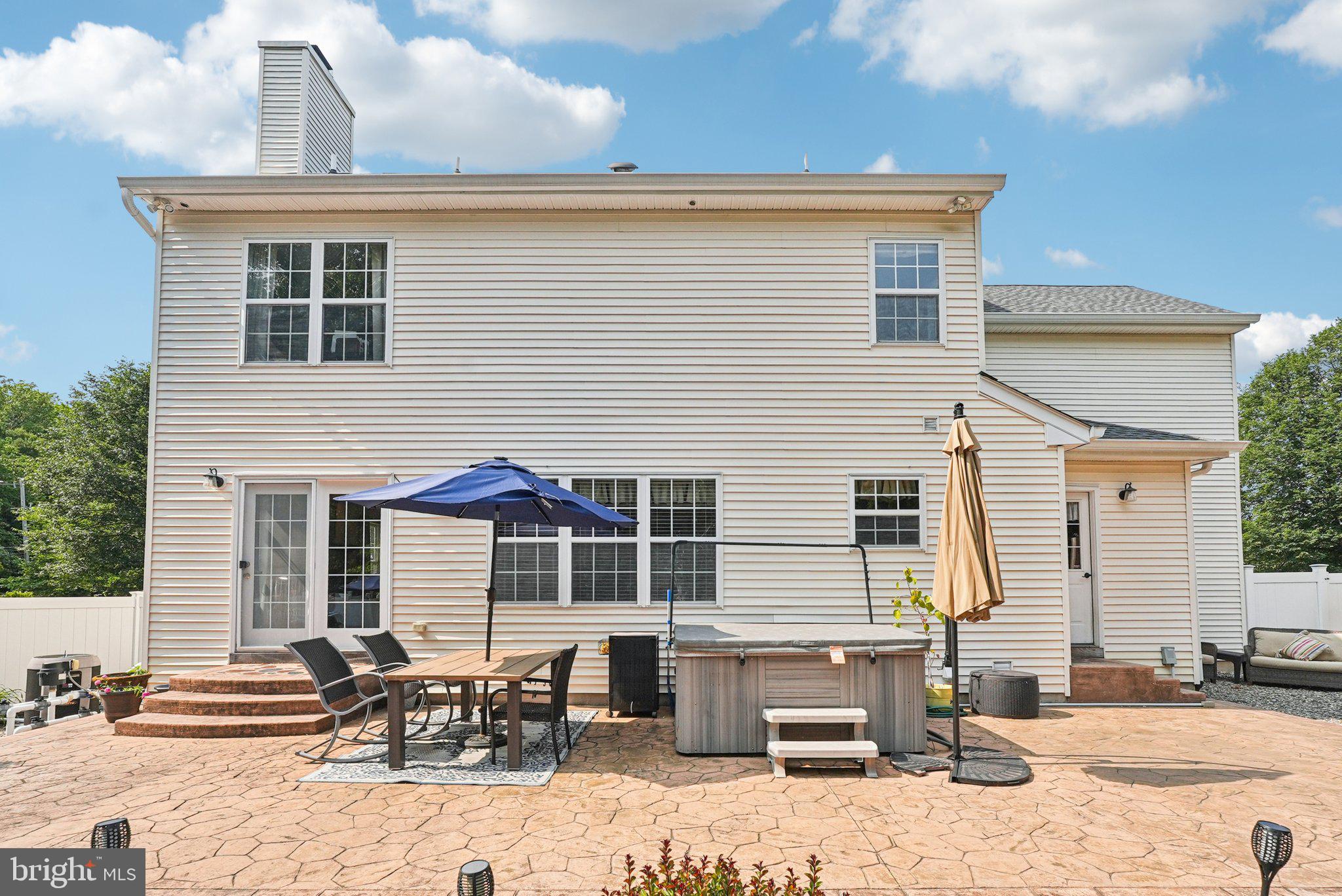 LONGSHORE ESTS - Residential