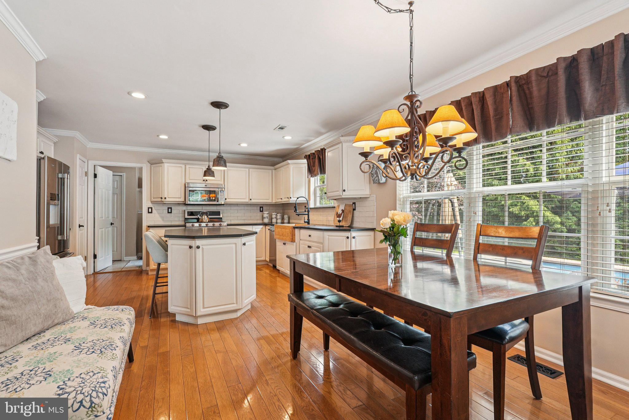 LONGSHORE ESTS - Residential