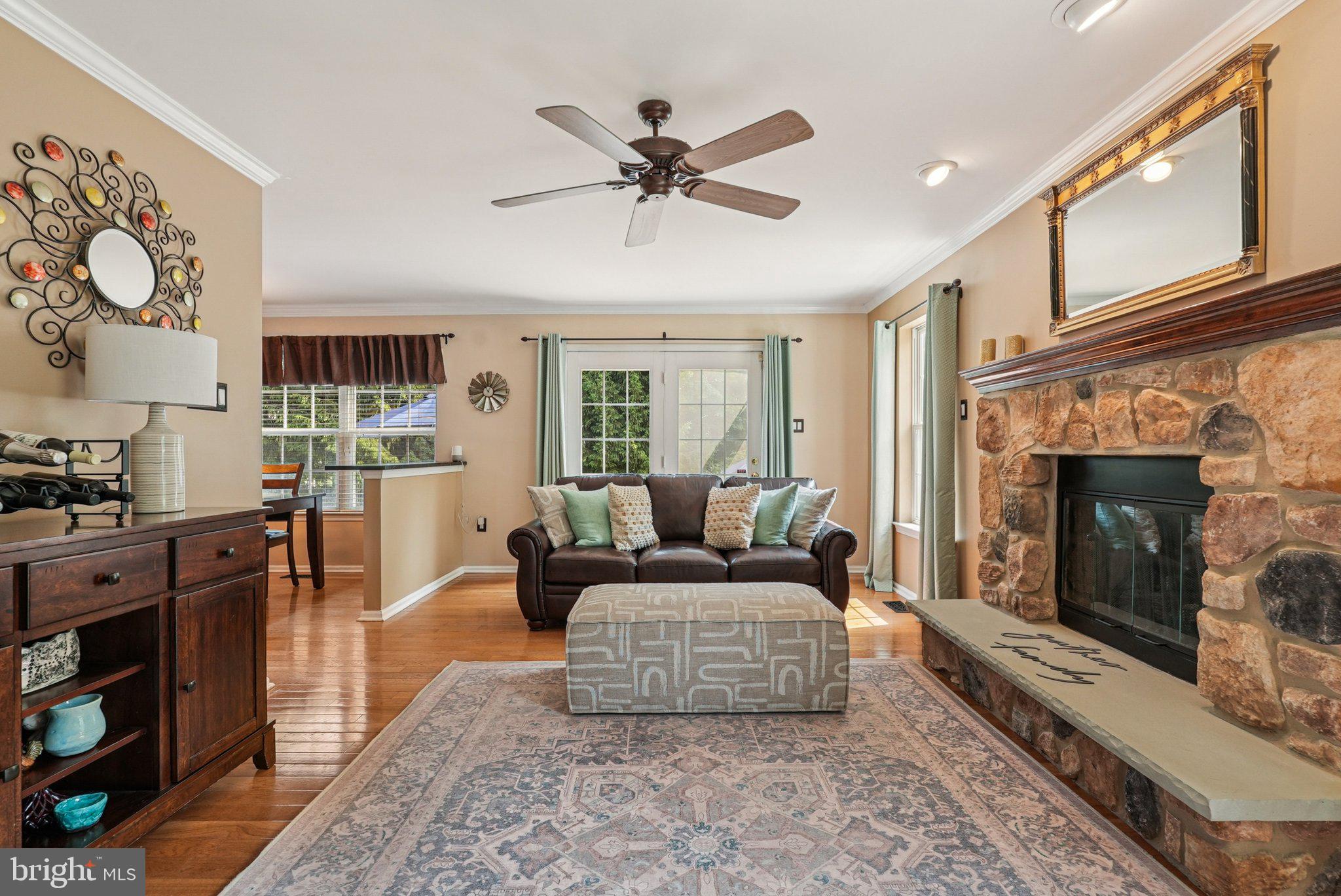 LONGSHORE ESTS - Residential