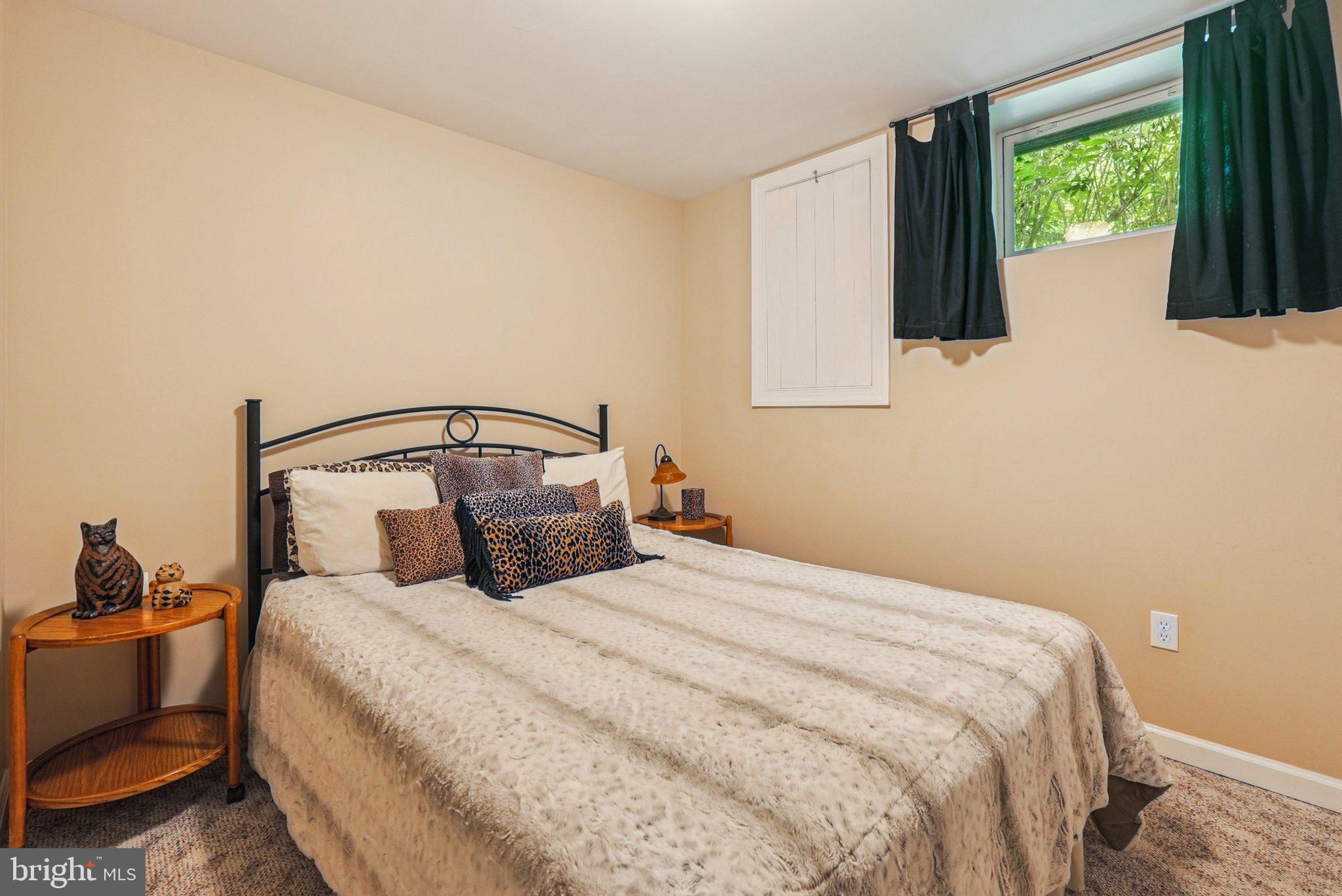 LONGSHORE ESTS - Residential