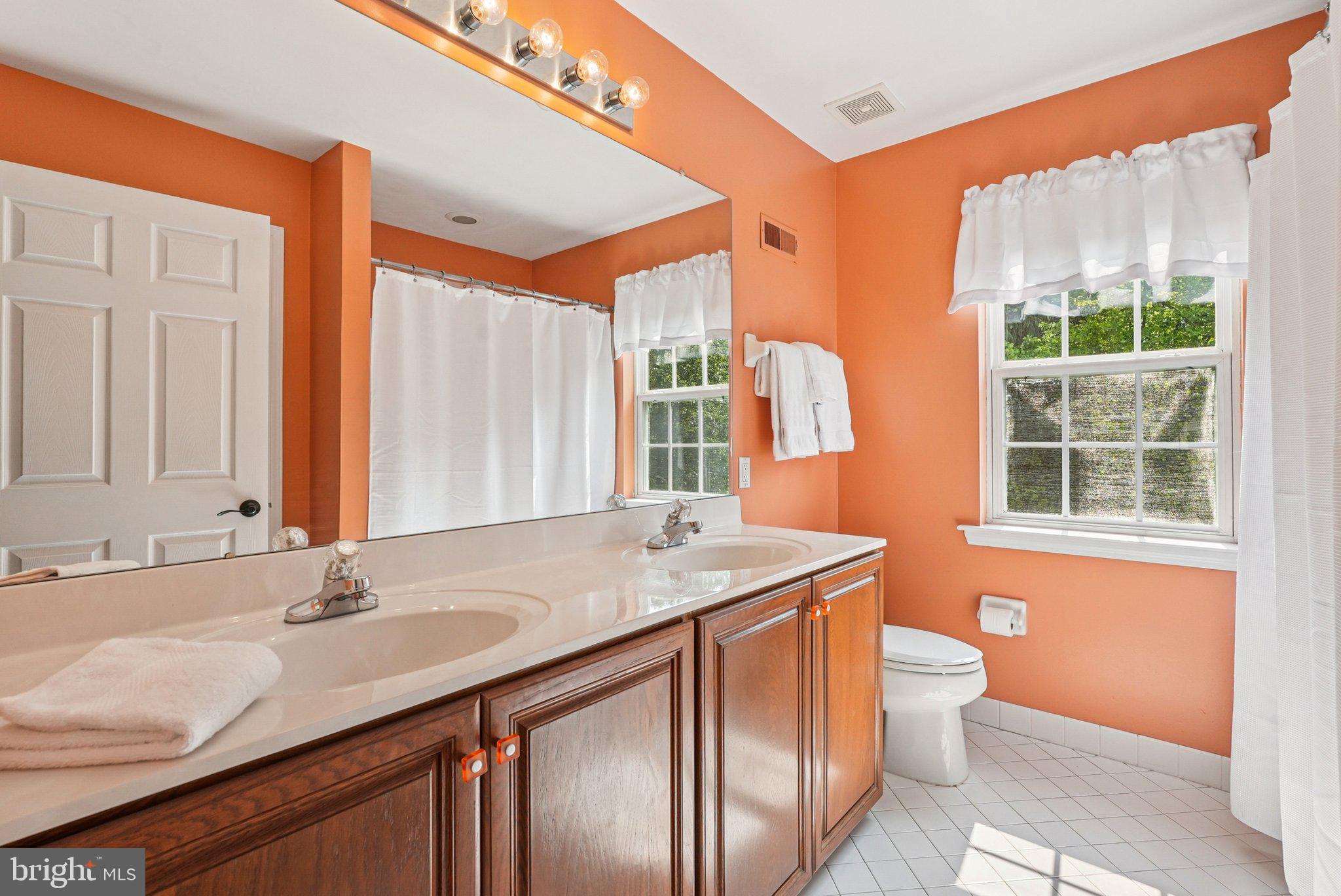 LONGSHORE ESTS - Residential