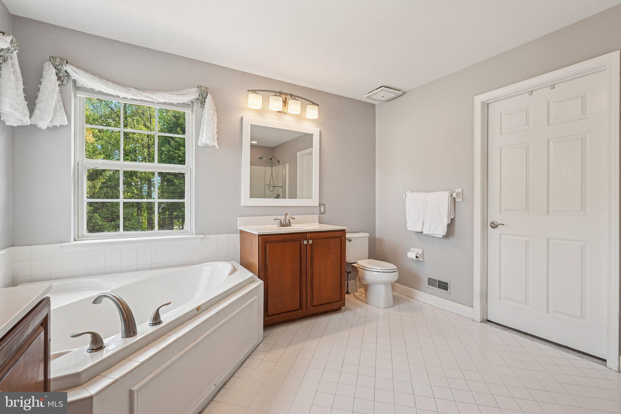 LONGSHORE ESTS - Residential