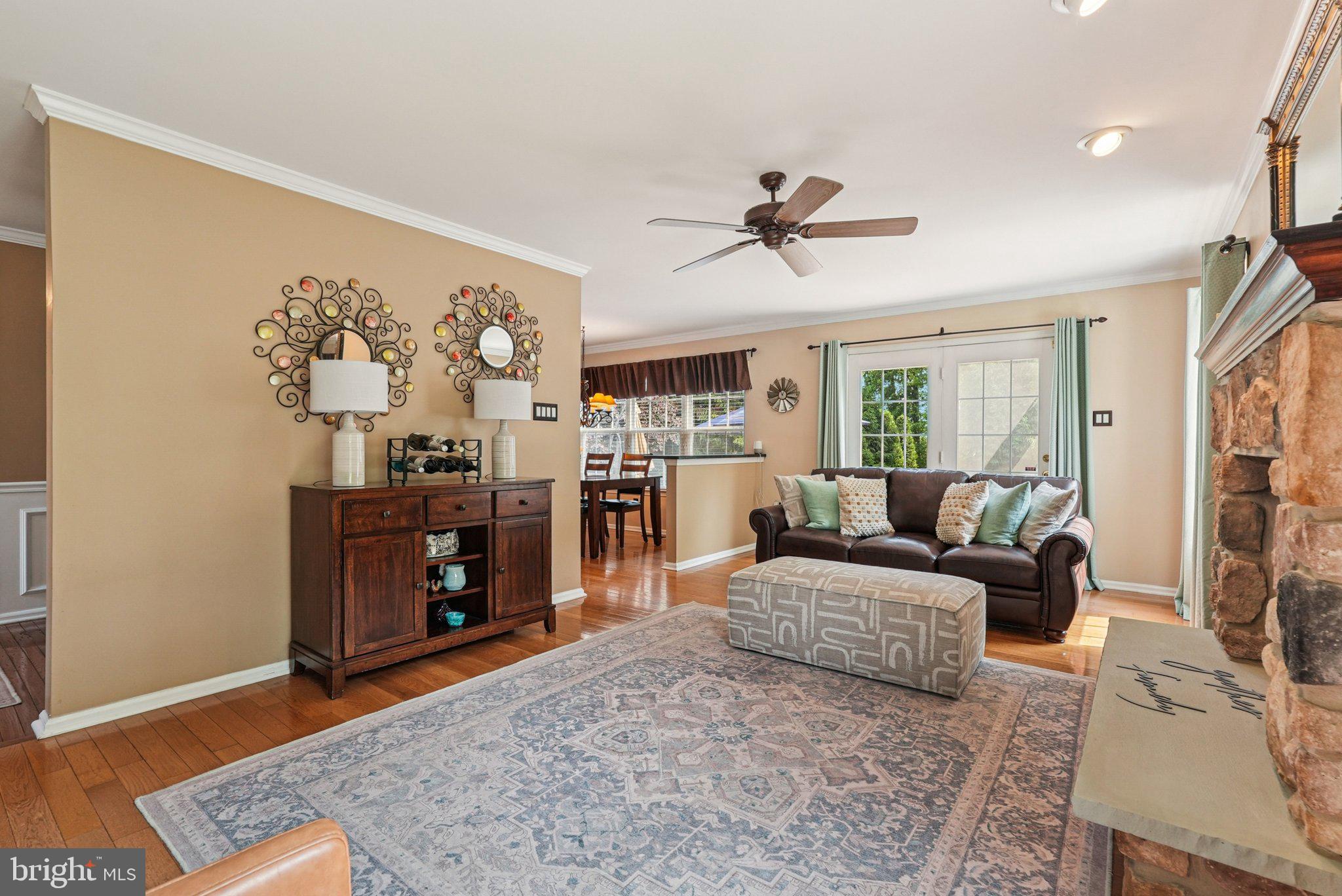 LONGSHORE ESTS - Residential