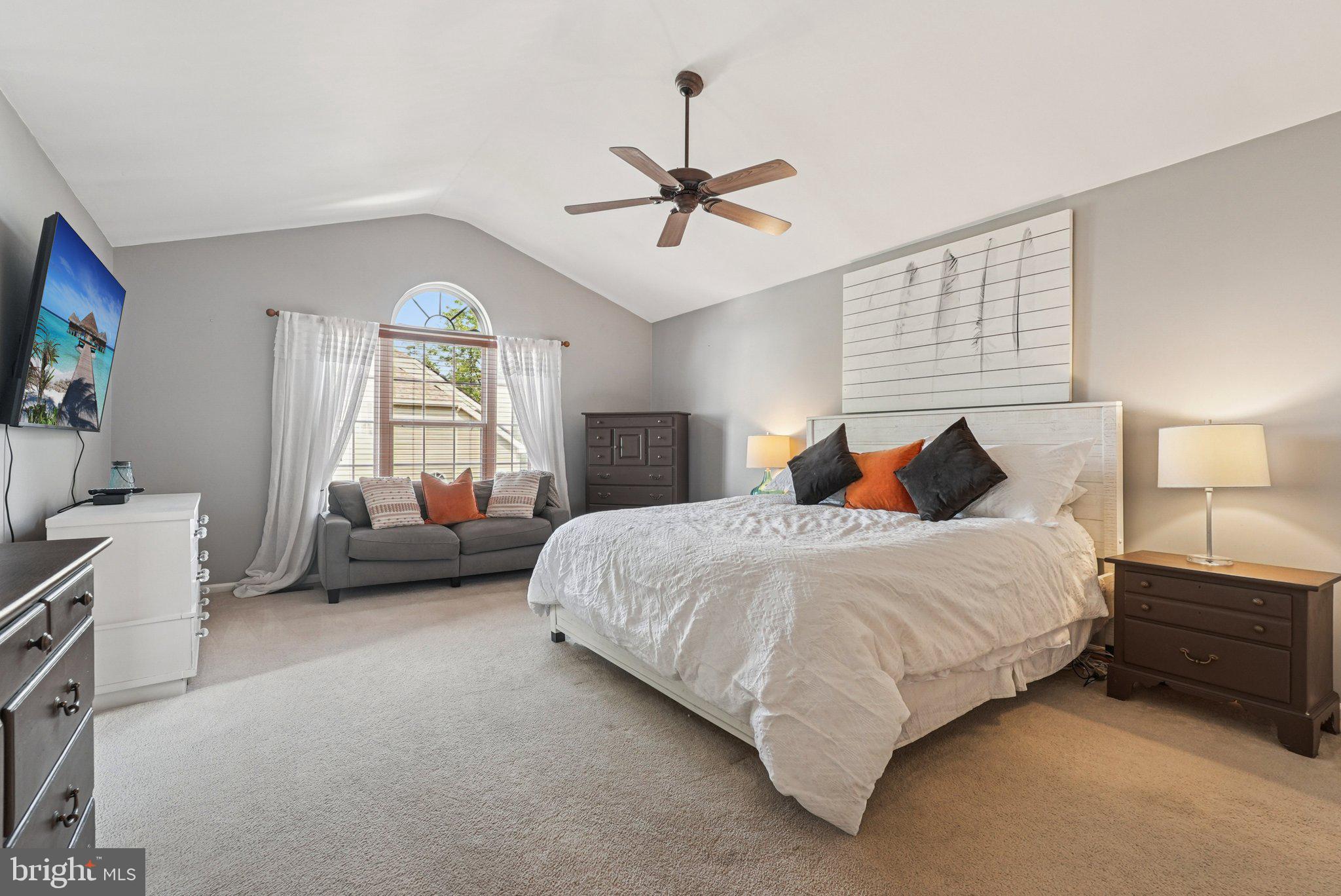 LONGSHORE ESTS - Residential