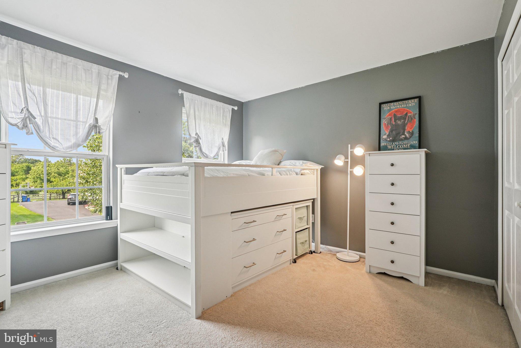 LONGSHORE ESTS - Residential