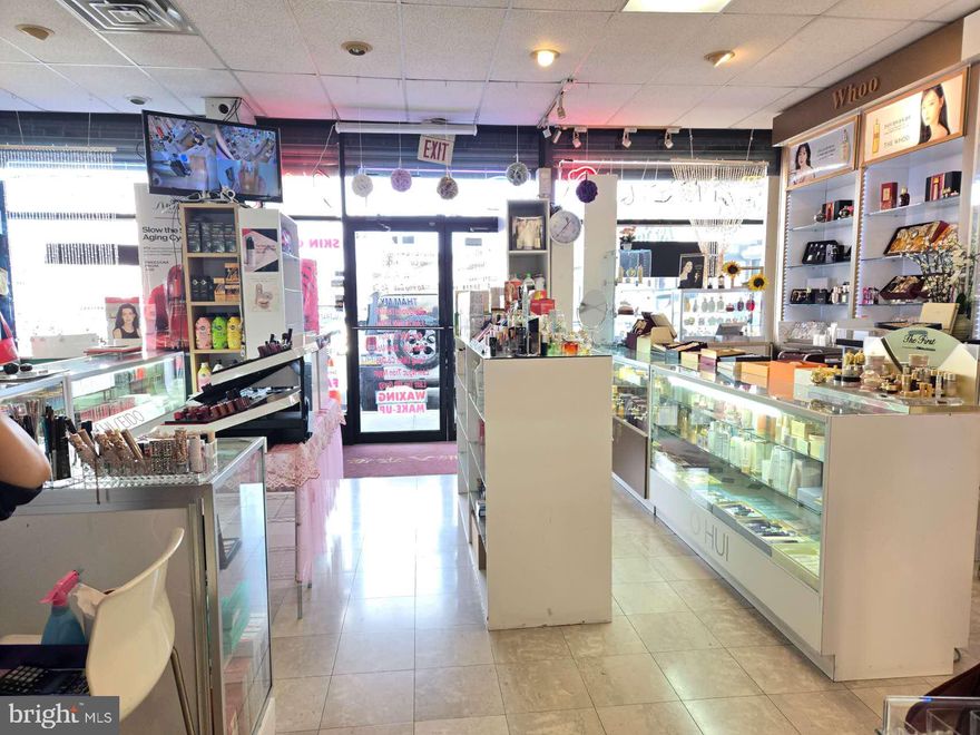 Business for sale only!!
Amazing opportunity to own a well-established beauty and cosmetics store!
This business is offered at $150,000 and features a stable, long-term customer base with strong sales performance. The store carries many exclusive cosmetic product lines, making it a rare opportunity for buyers looking for a profitable and unique retail business. Monthly rent is $4,000 plus $500 CAM fee. Turnkey operation in a high-demand area — perfect for an owner-operator or investor looking to step into a proven business.