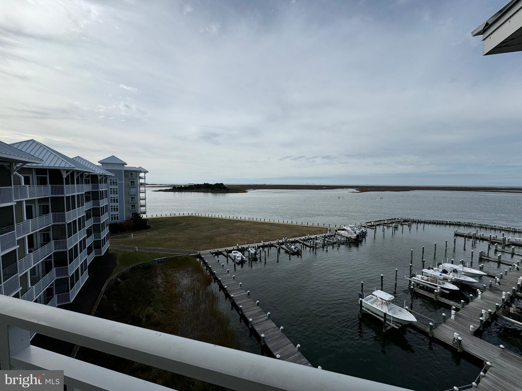 HARBOUR LIGHT CONDOS - Residential