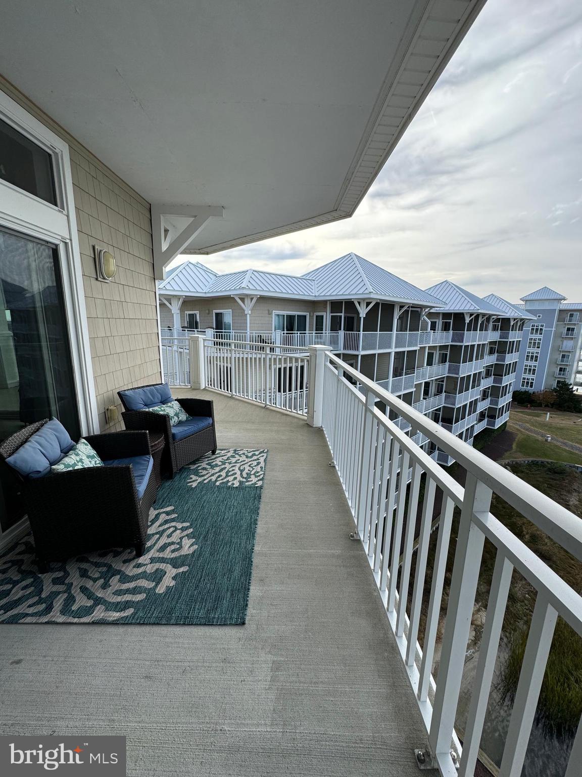 HARBOUR LIGHT CONDOS - Residential