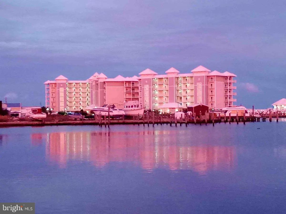 HARBOUR LIGHT CONDOS - Residential