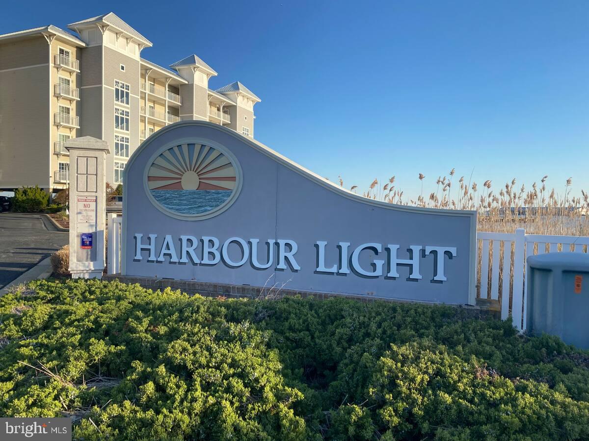 HARBOUR LIGHT CONDOS - Residential