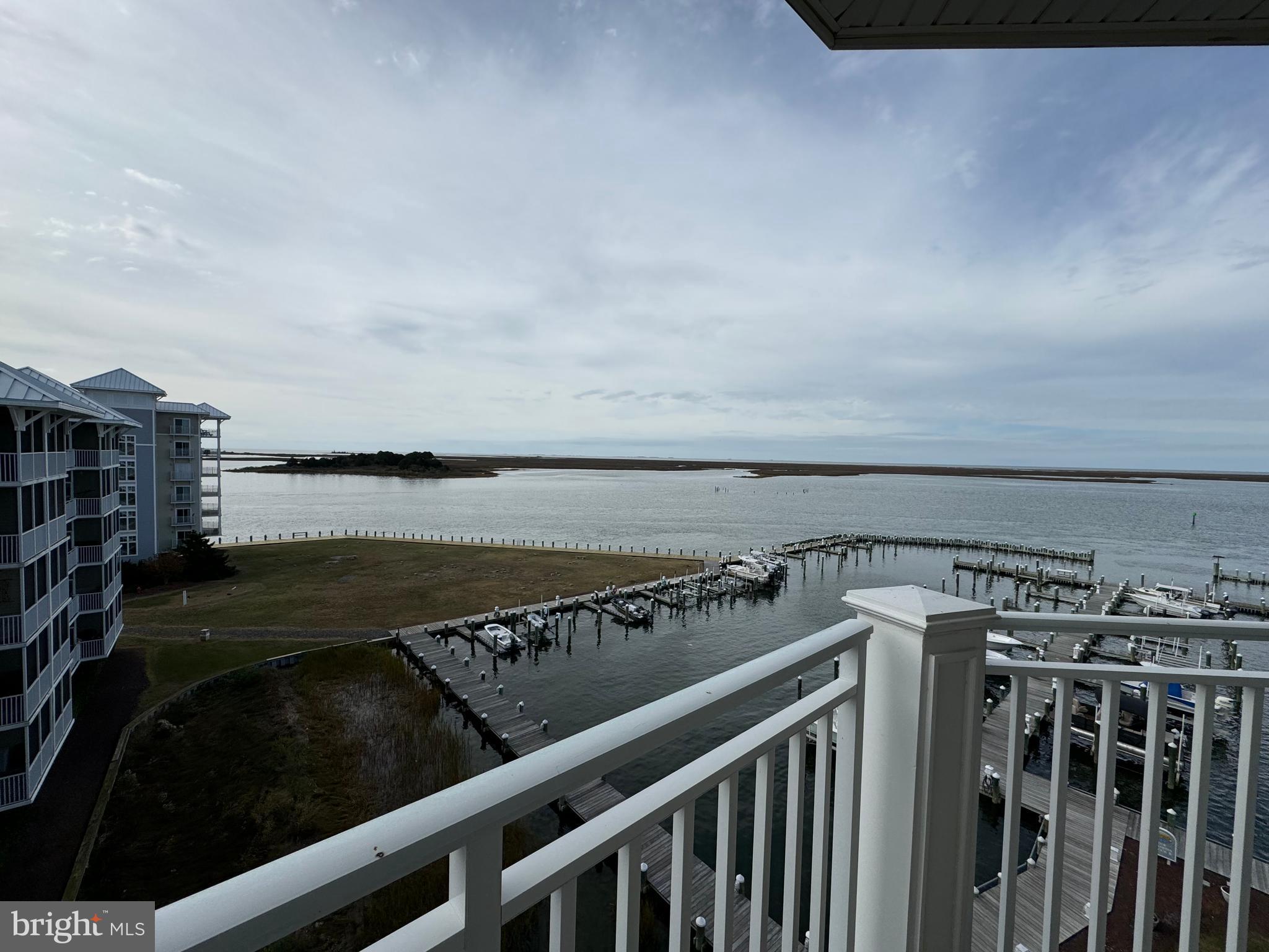 HARBOUR LIGHT CONDOS - Residential