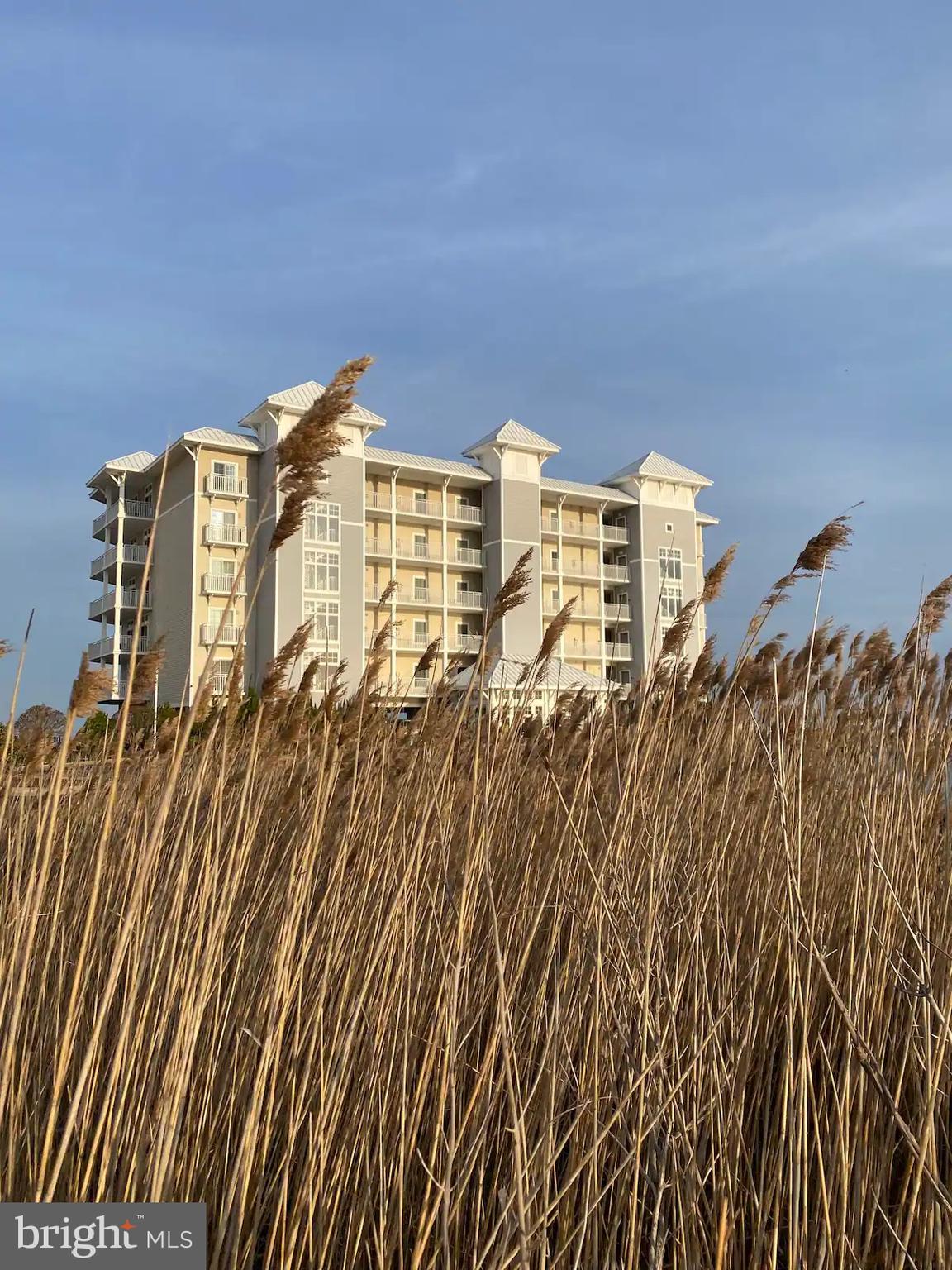 HARBOUR LIGHT CONDOS - Residential