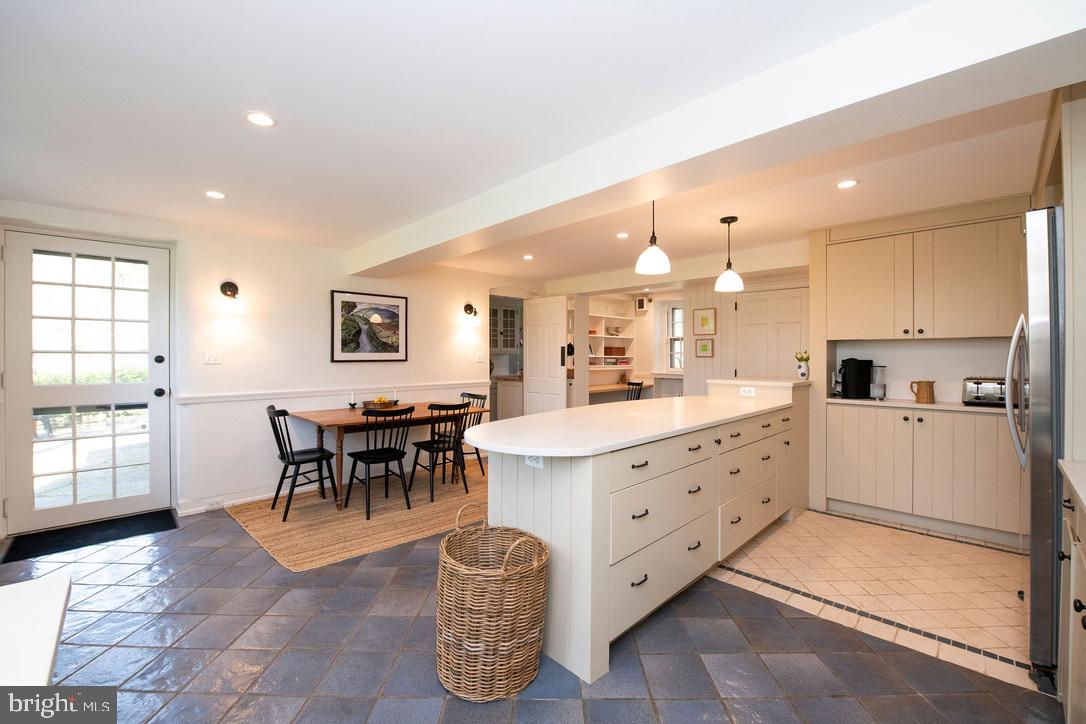 CHESTNUT HILL - Residential