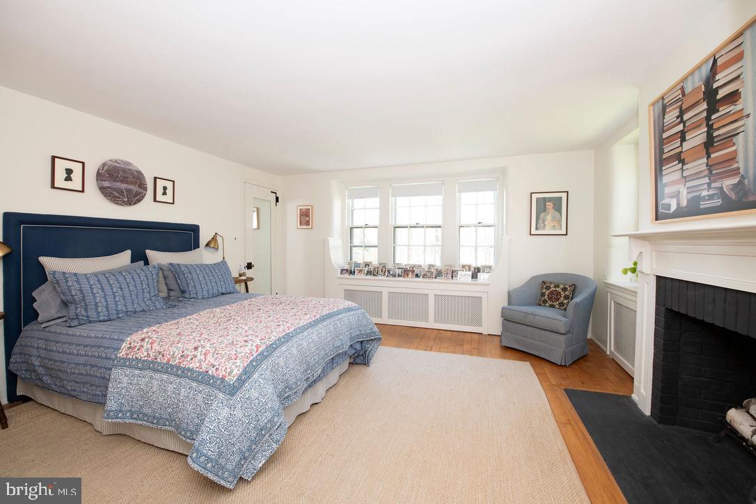 CHESTNUT HILL - Residential