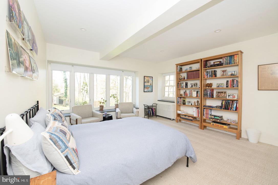 CHESTNUT HILL - Residential