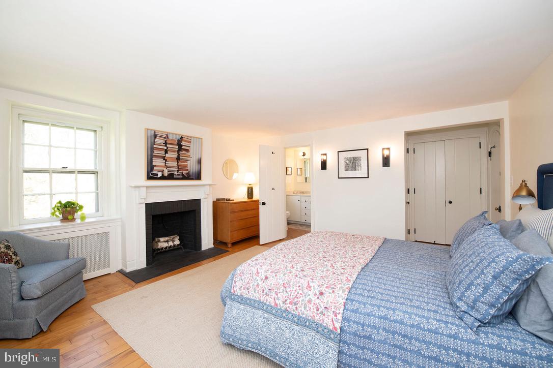 CHESTNUT HILL - Residential