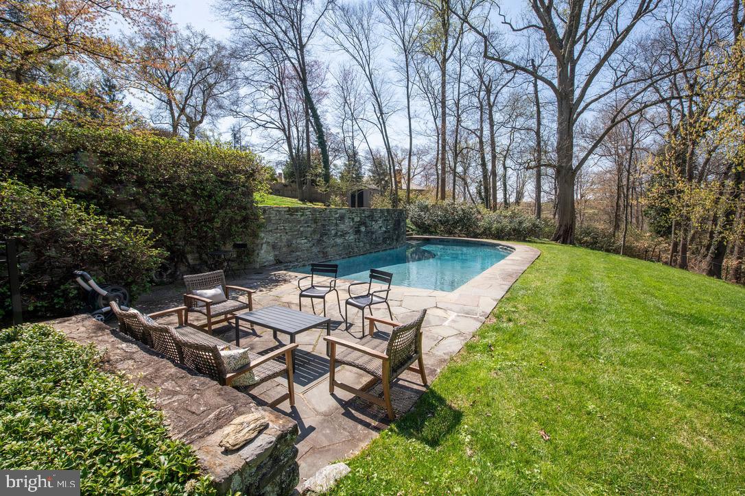 CHESTNUT HILL - Residential