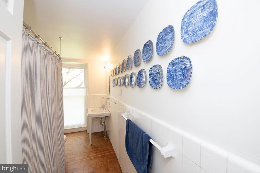 CHESTNUT HILL - Residential