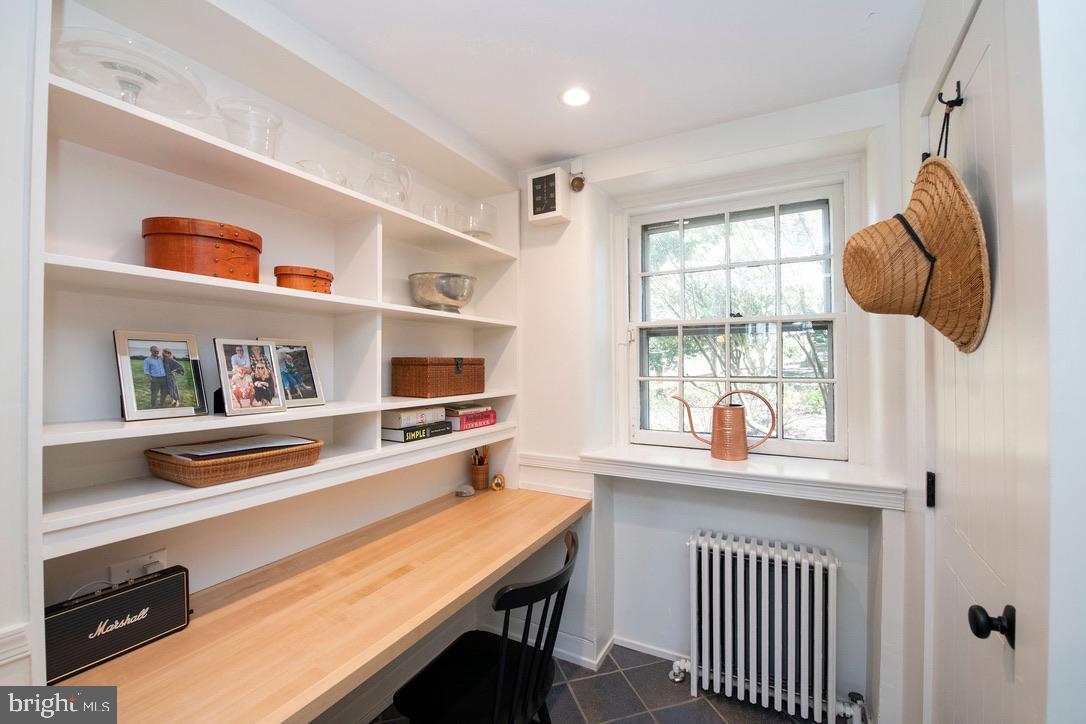 CHESTNUT HILL - Residential