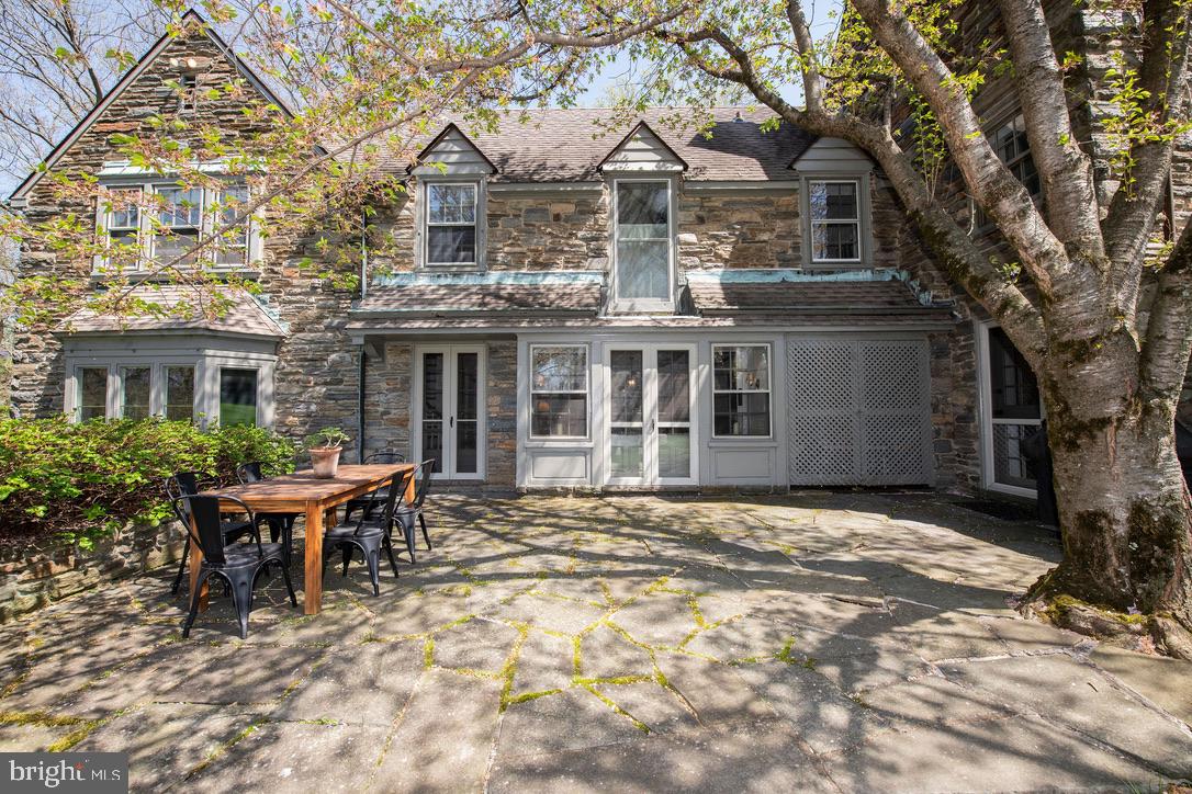 CHESTNUT HILL - Residential