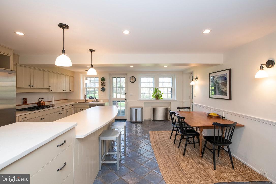 CHESTNUT HILL - Residential