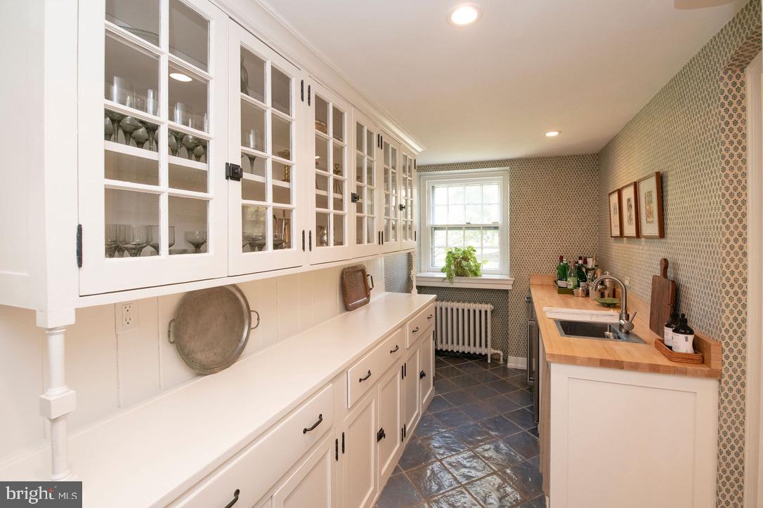 CHESTNUT HILL - Residential