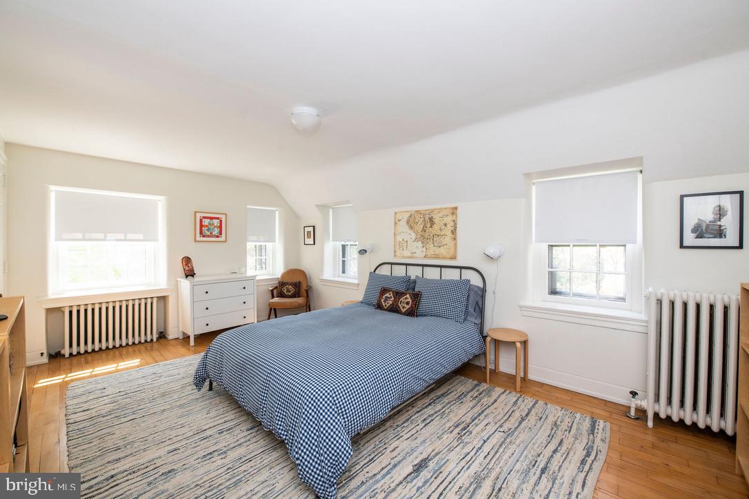 CHESTNUT HILL - Residential