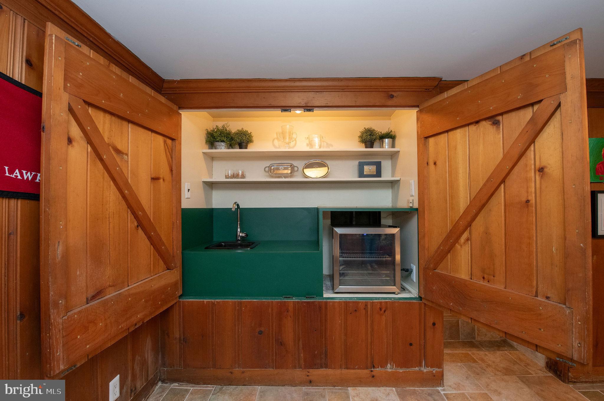 CHESTNUT HILL - Residential