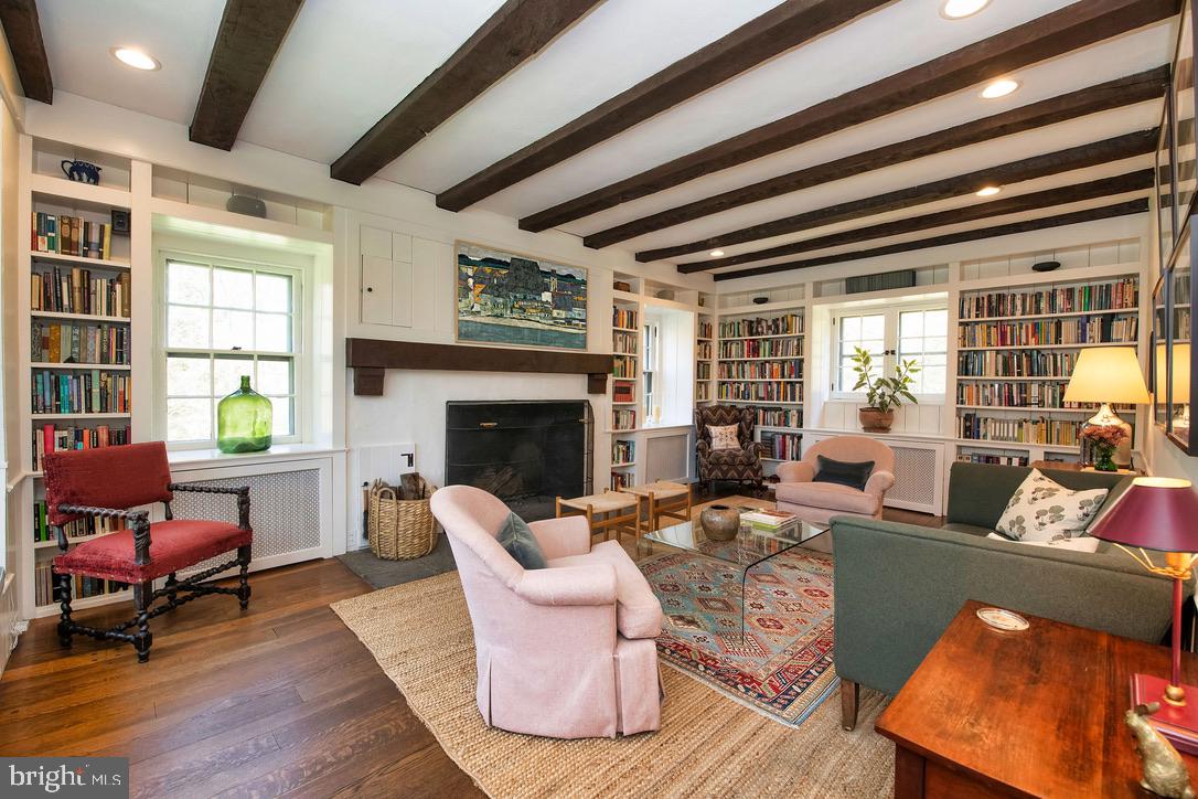 CHESTNUT HILL - Residential