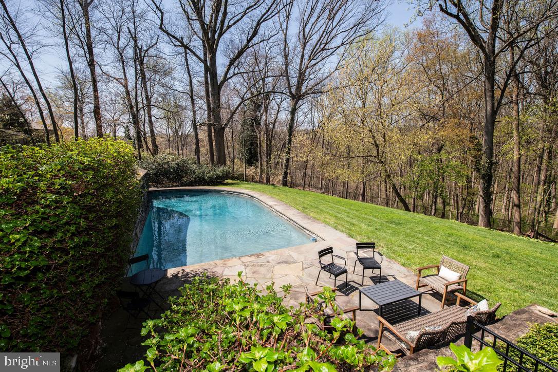 CHESTNUT HILL - Residential