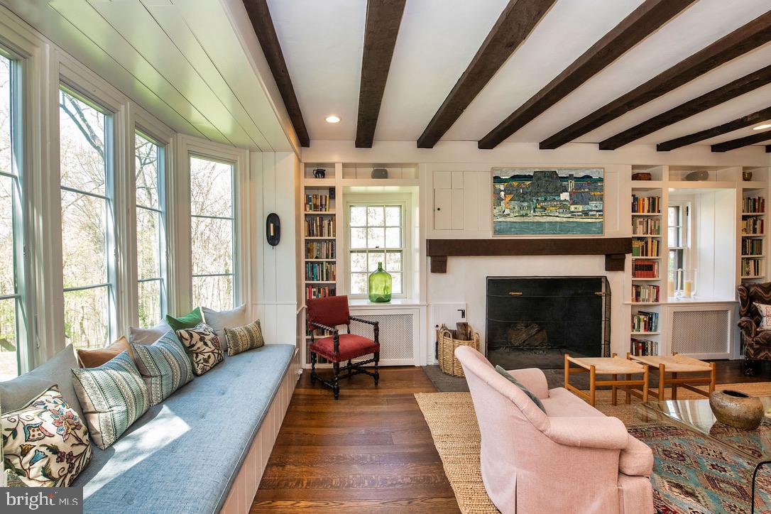 CHESTNUT HILL - Residential