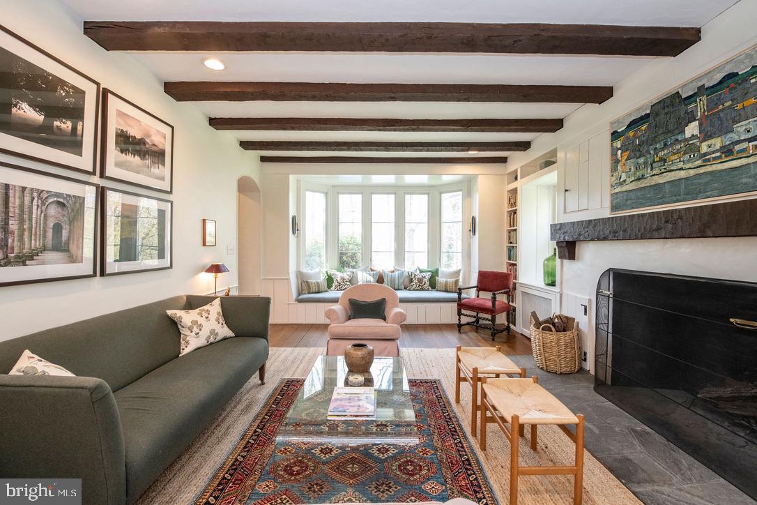 CHESTNUT HILL - Residential