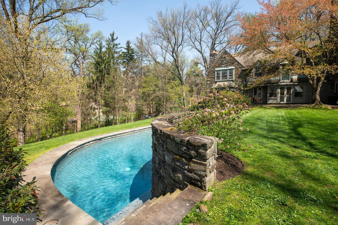 CHESTNUT HILL - Residential
