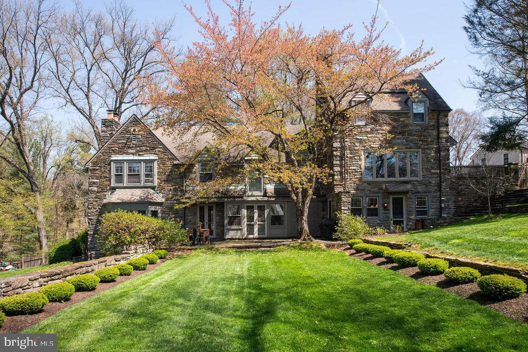 8830 TOWANDA STREET/ AKA 505 W.CHESTNUT HILL AVENUE