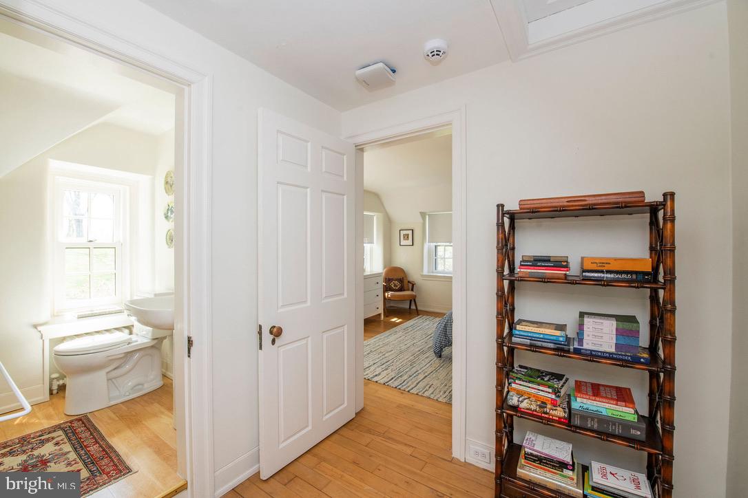 CHESTNUT HILL - Residential