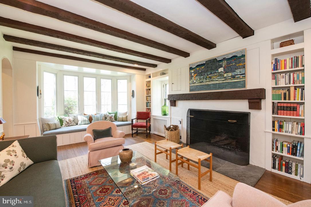 CHESTNUT HILL - Residential