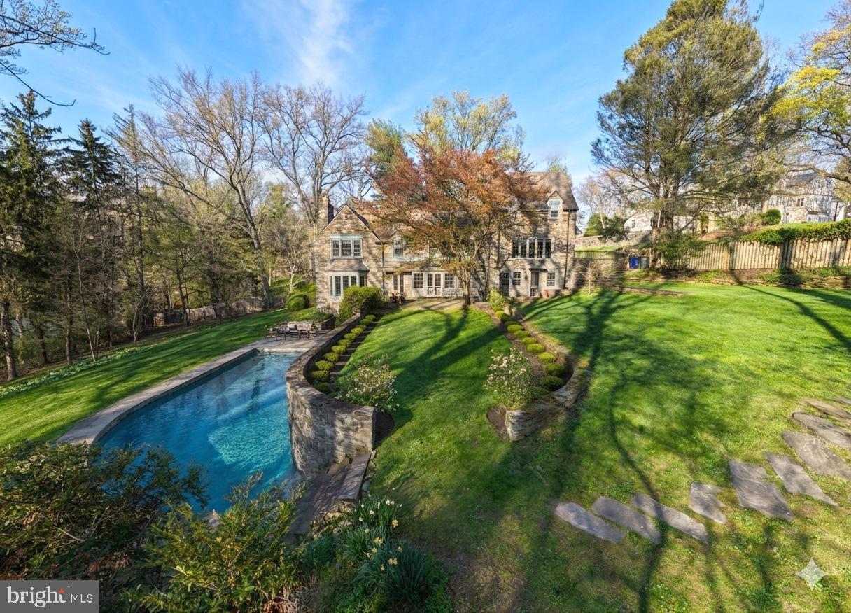 CHESTNUT HILL - Residential