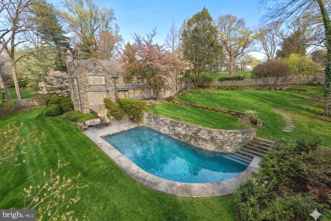 CHESTNUT HILL - Residential