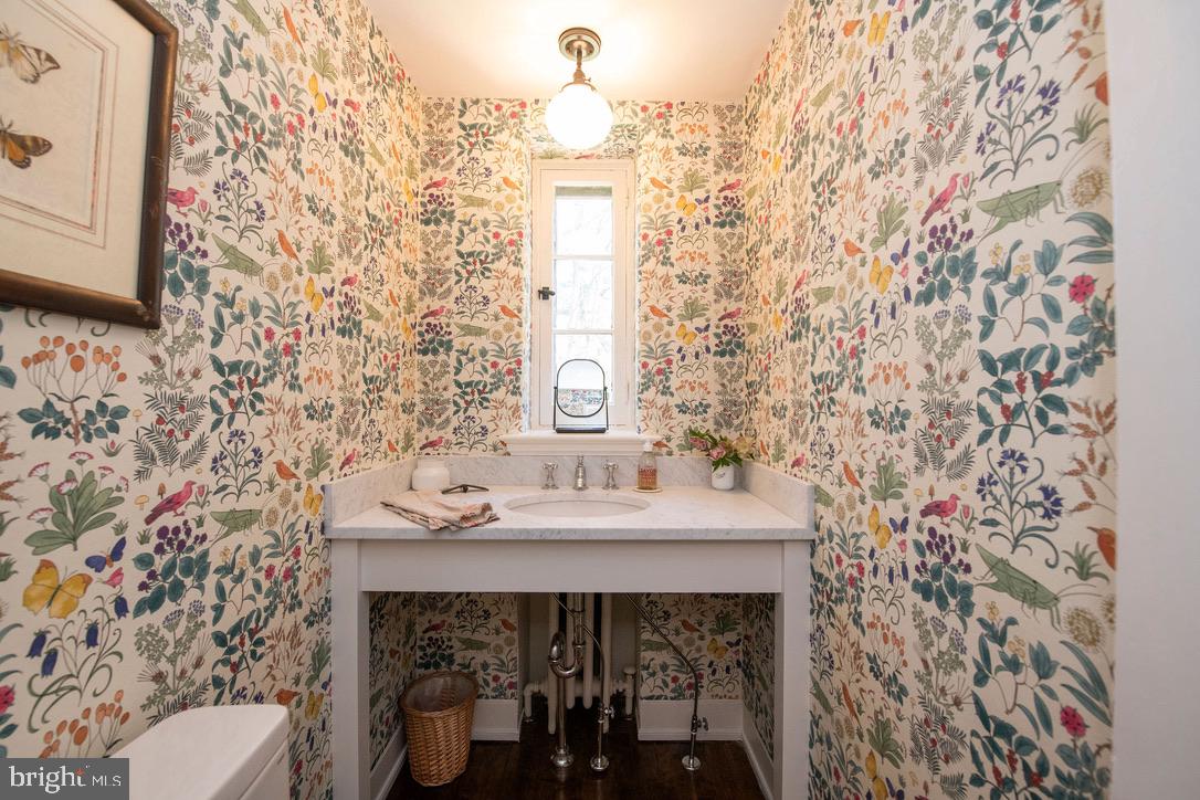 CHESTNUT HILL - Residential