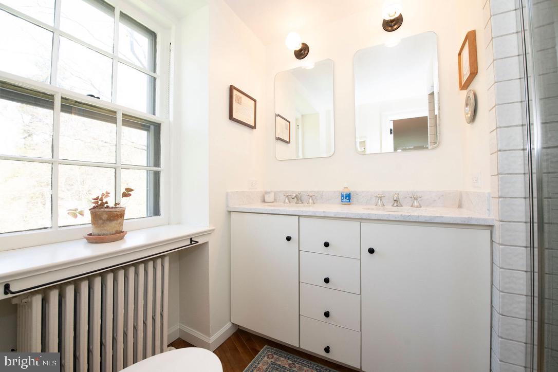 CHESTNUT HILL - Residential