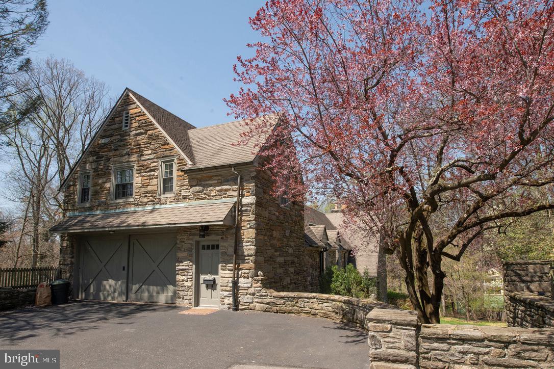 CHESTNUT HILL - Residential