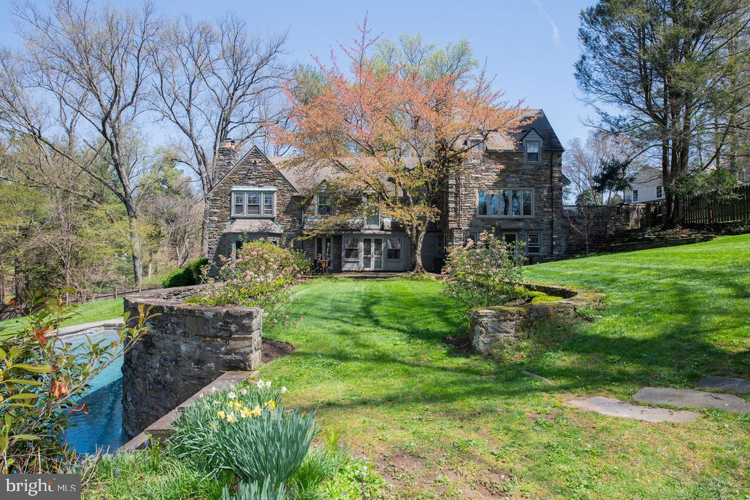 CHESTNUT HILL - Residential